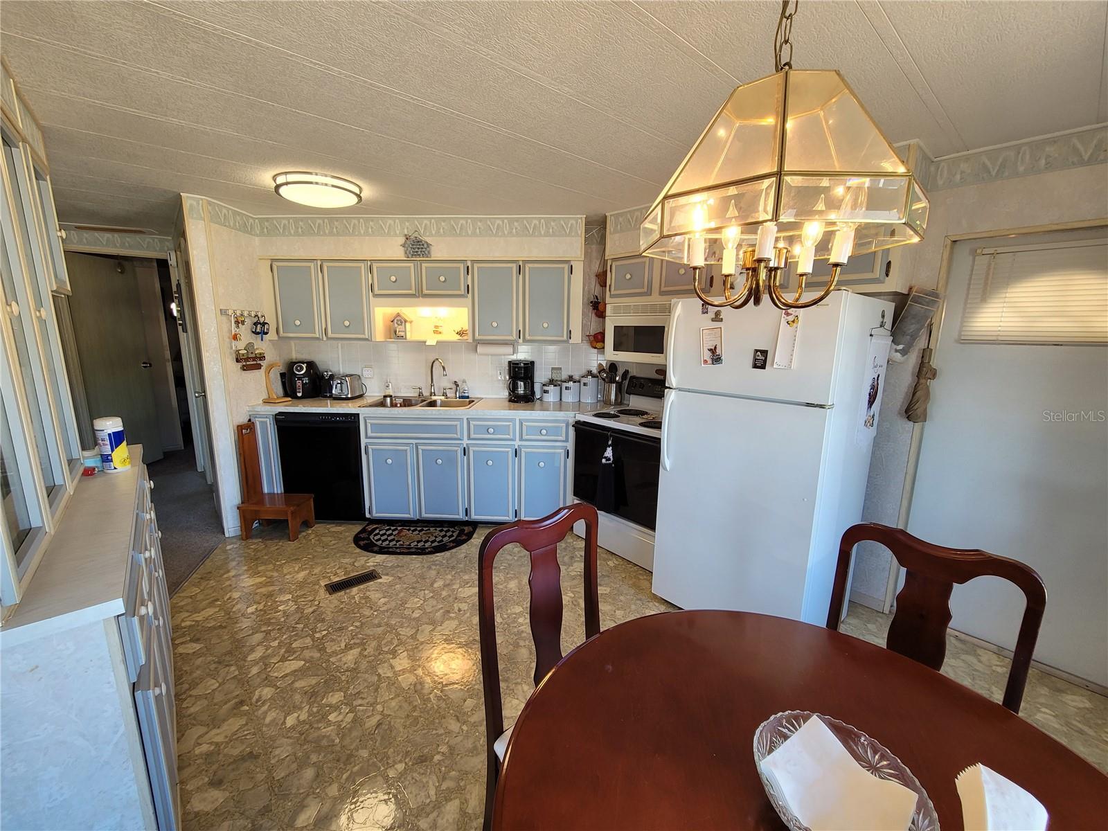 39438 ROCKFORD AVE — photo 24