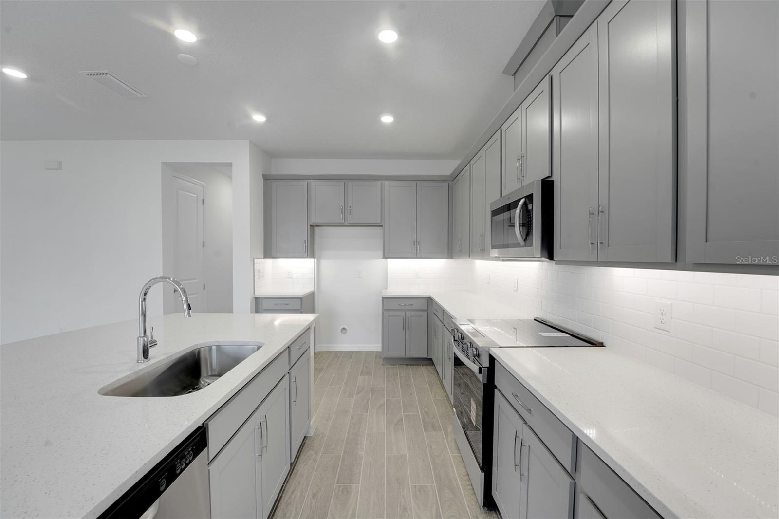 17453 VALLEYWOOD PKWY — photo 31