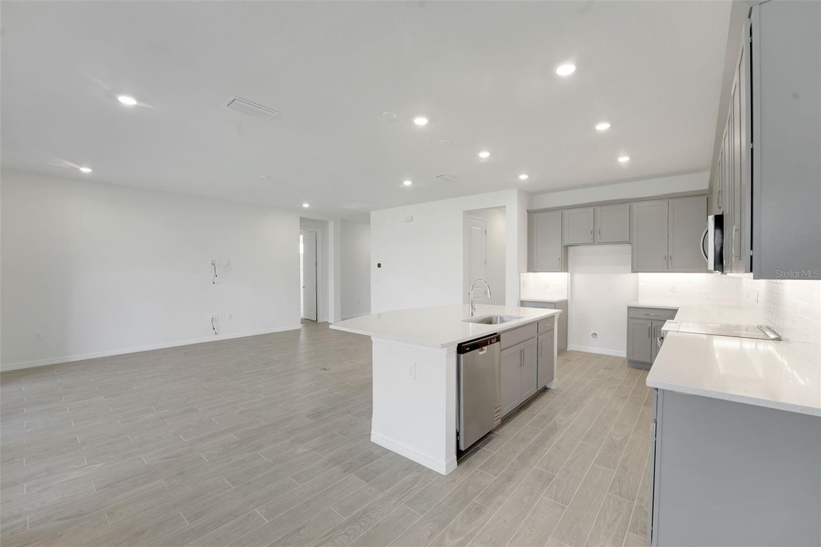17453 VALLEYWOOD PKWY — photo 32