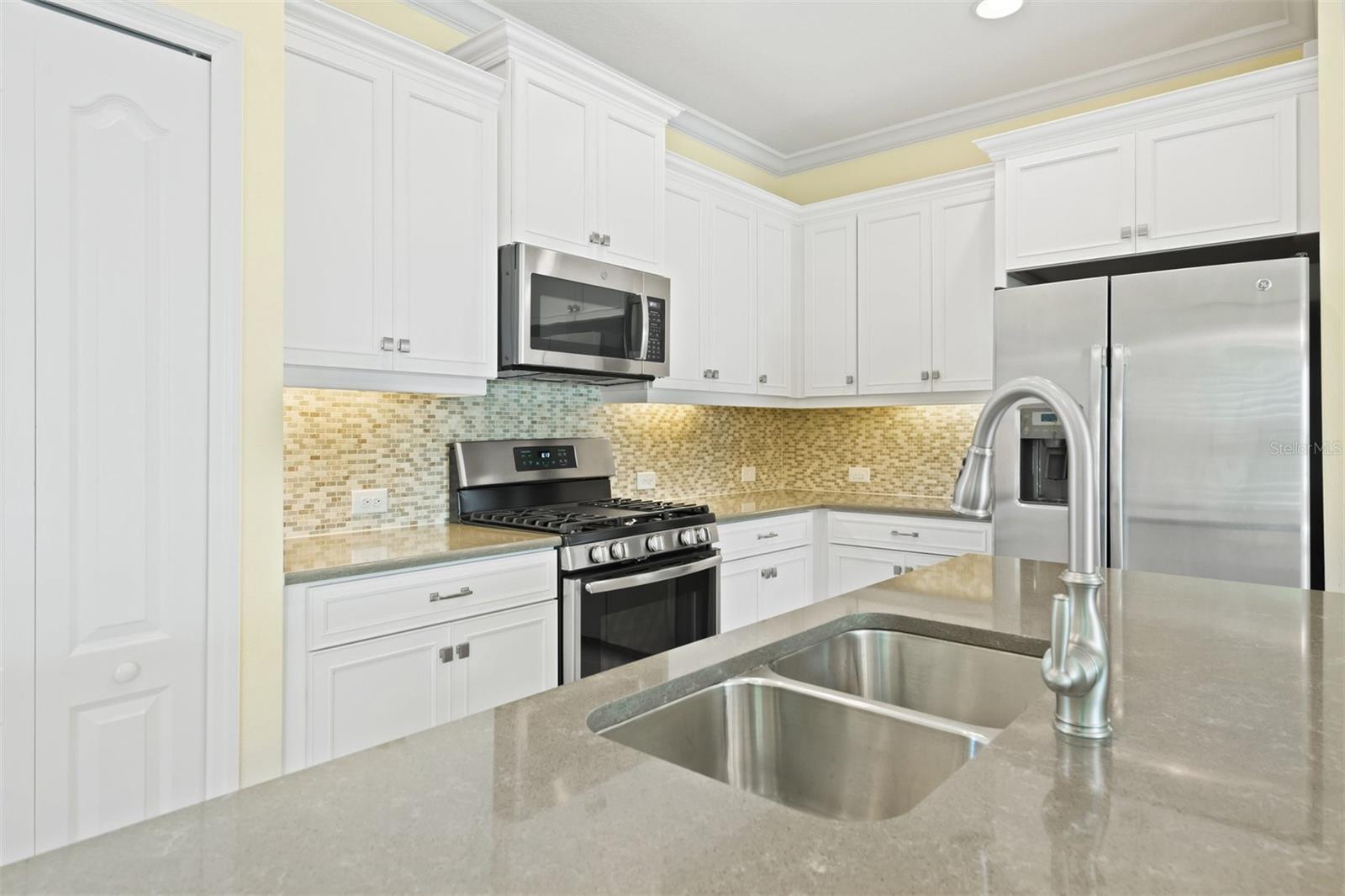 243 CASSANO DR — photo 12