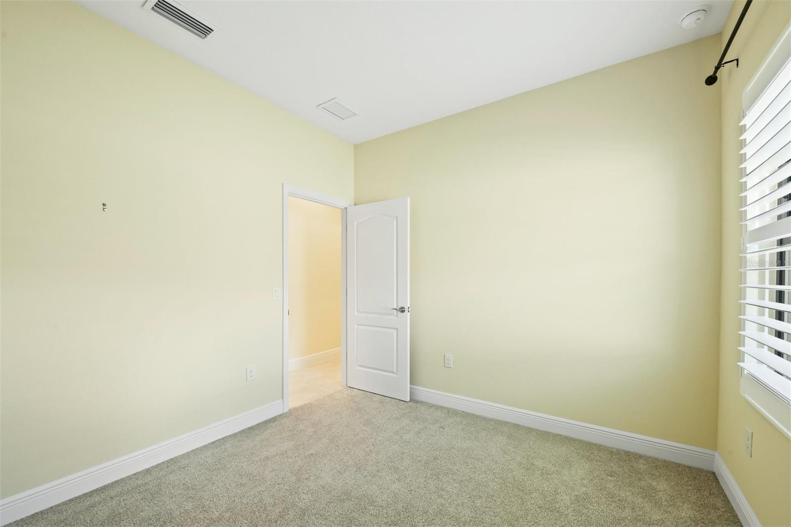 243 CASSANO DR — photo 26