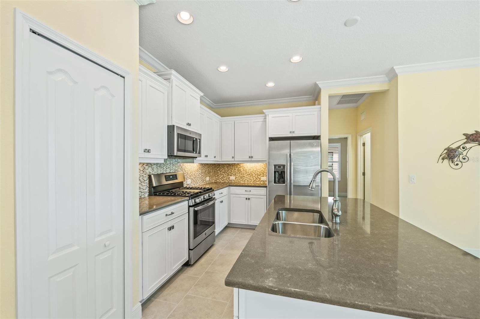 243 CASSANO DR — photo 11