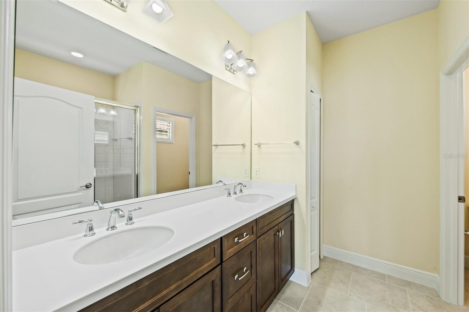 243 CASSANO DR — photo 22