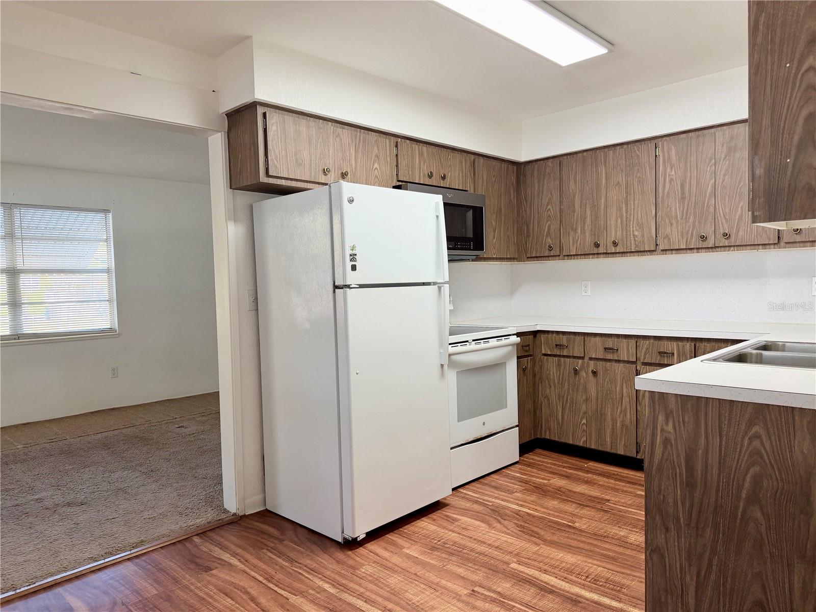 110 S CORONA AVE — photo 7