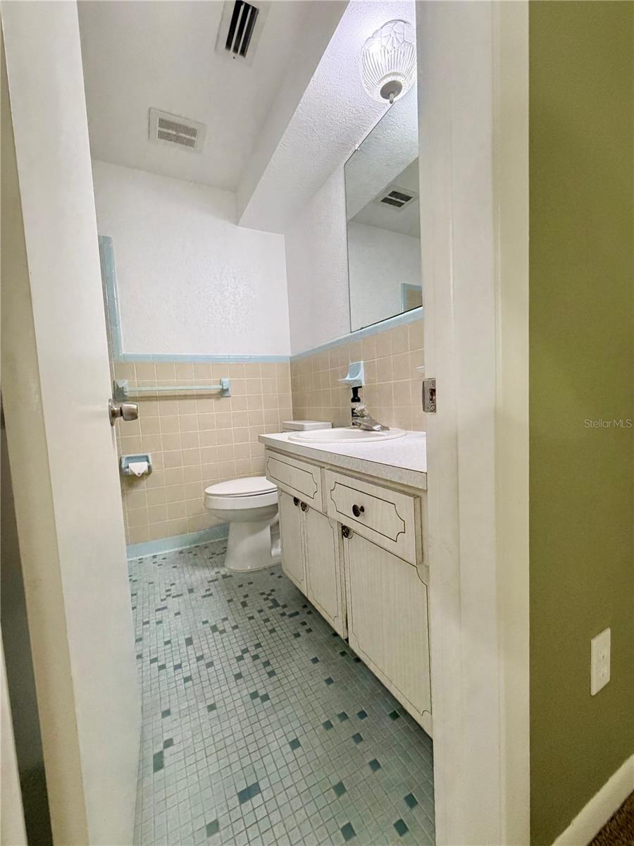 110 S CORONA AVE — photo 11