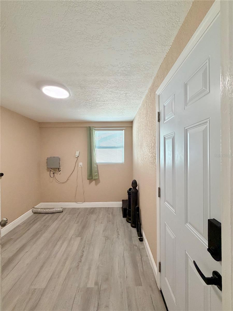 110 S CORONA AVE — photo 3