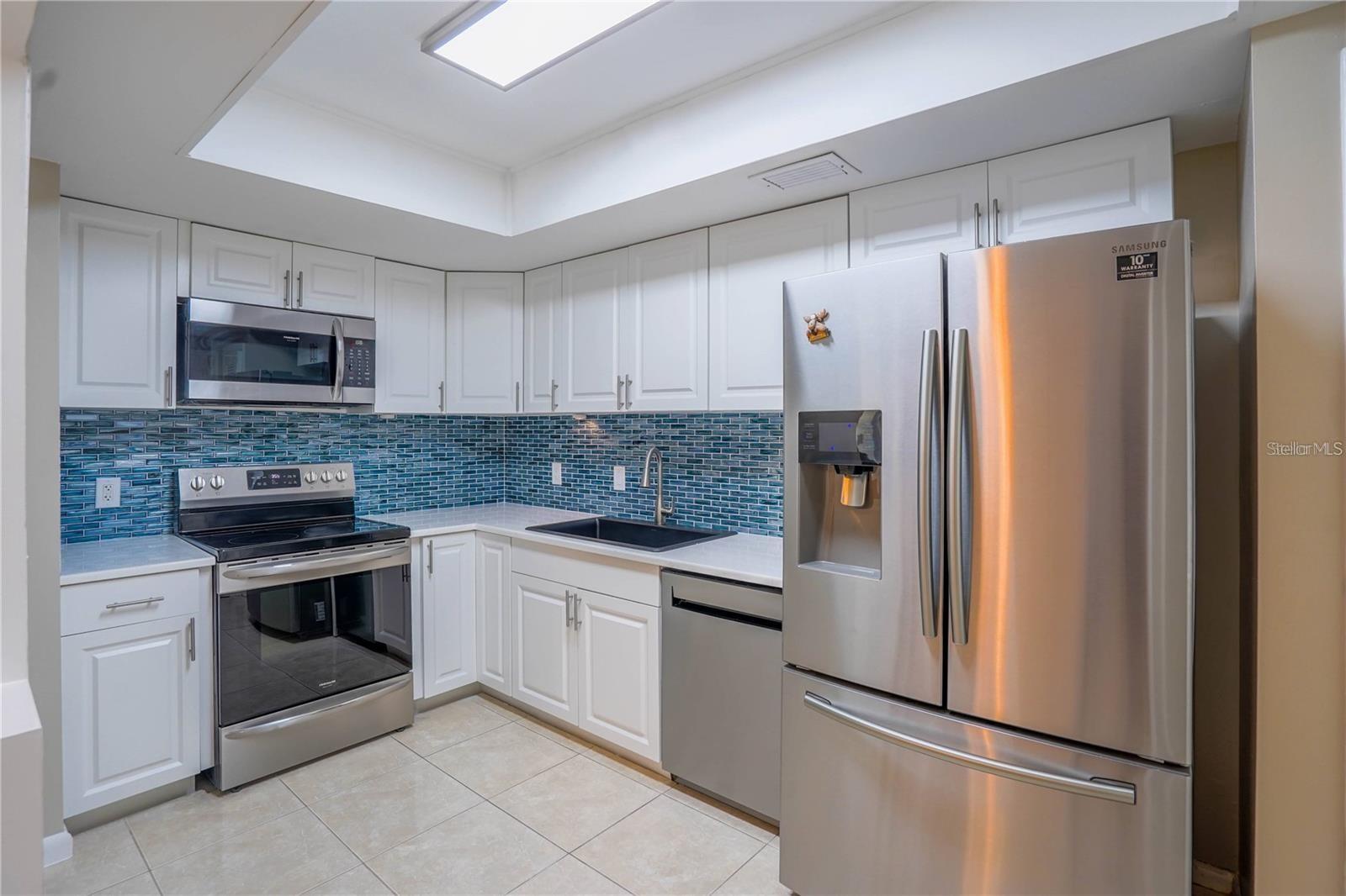 7100 SUNSHINE SKYWAY LN S #201 — photo 3
