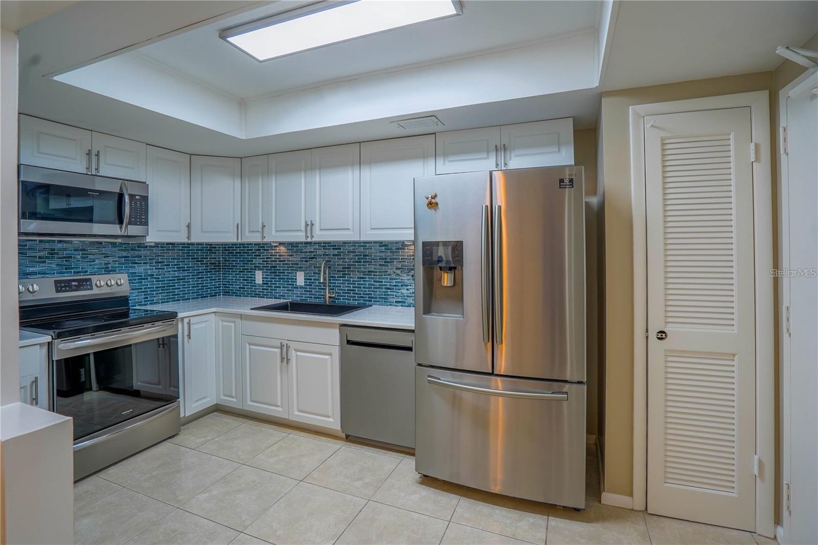 7100 SUNSHINE SKYWAY LN S #201 — photo 25