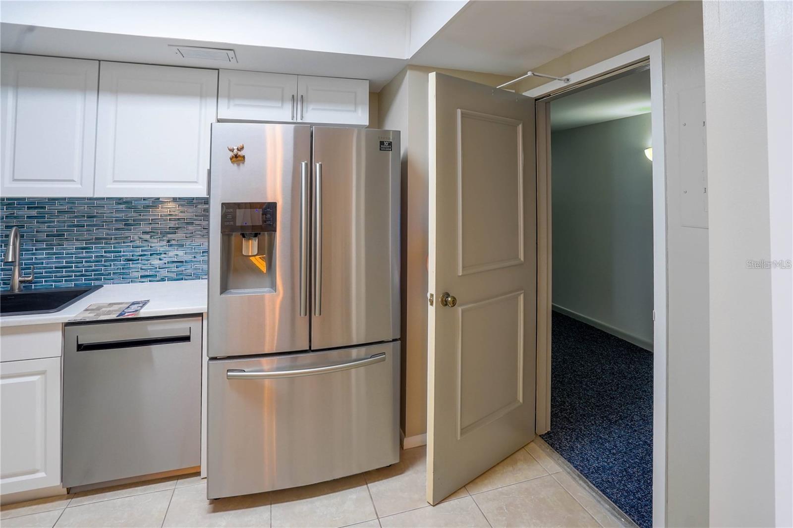 7100 SUNSHINE SKYWAY LN S #201 — photo 38