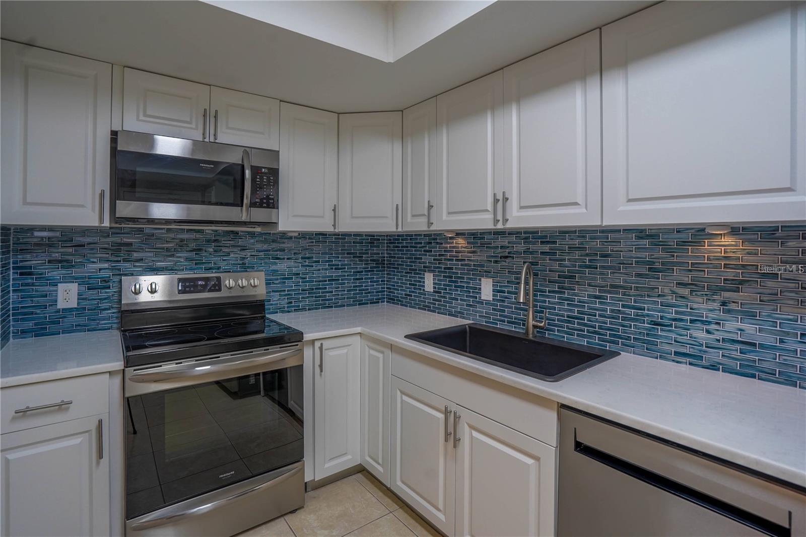 7100 SUNSHINE SKYWAY LN S #201 — photo 28