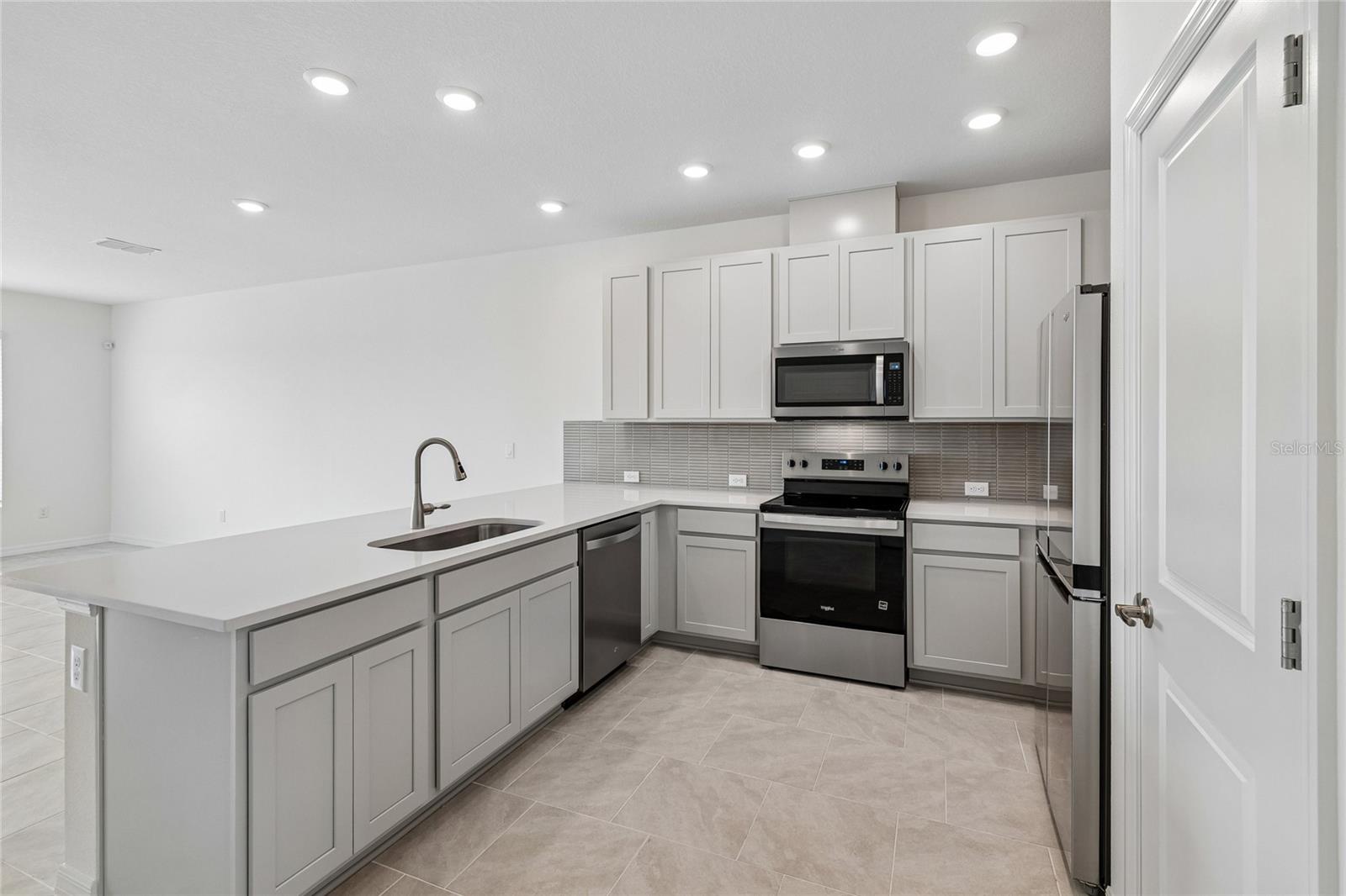 6406 JENSEN VIEW AVE — photo 4