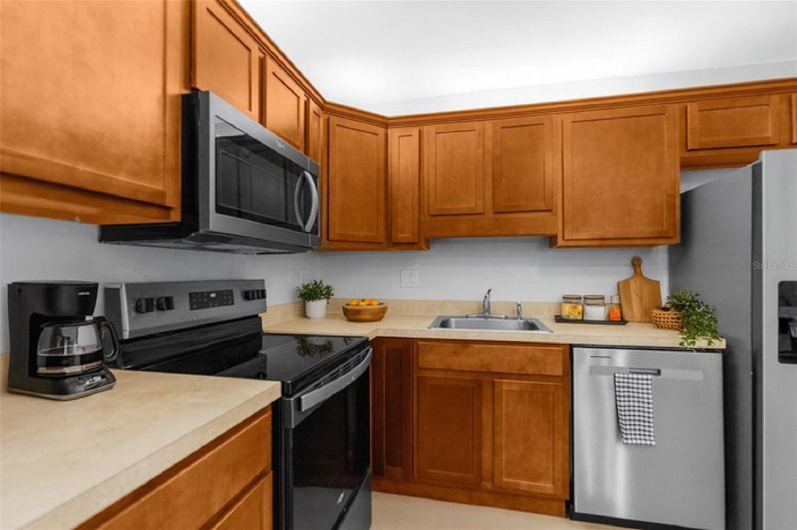 5551 EXECUTIVE DR — photo 4