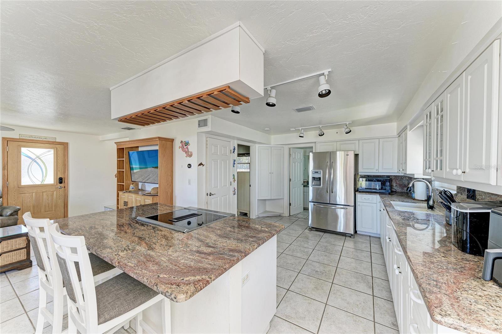 872 NORTH SHORE DR — photo 11