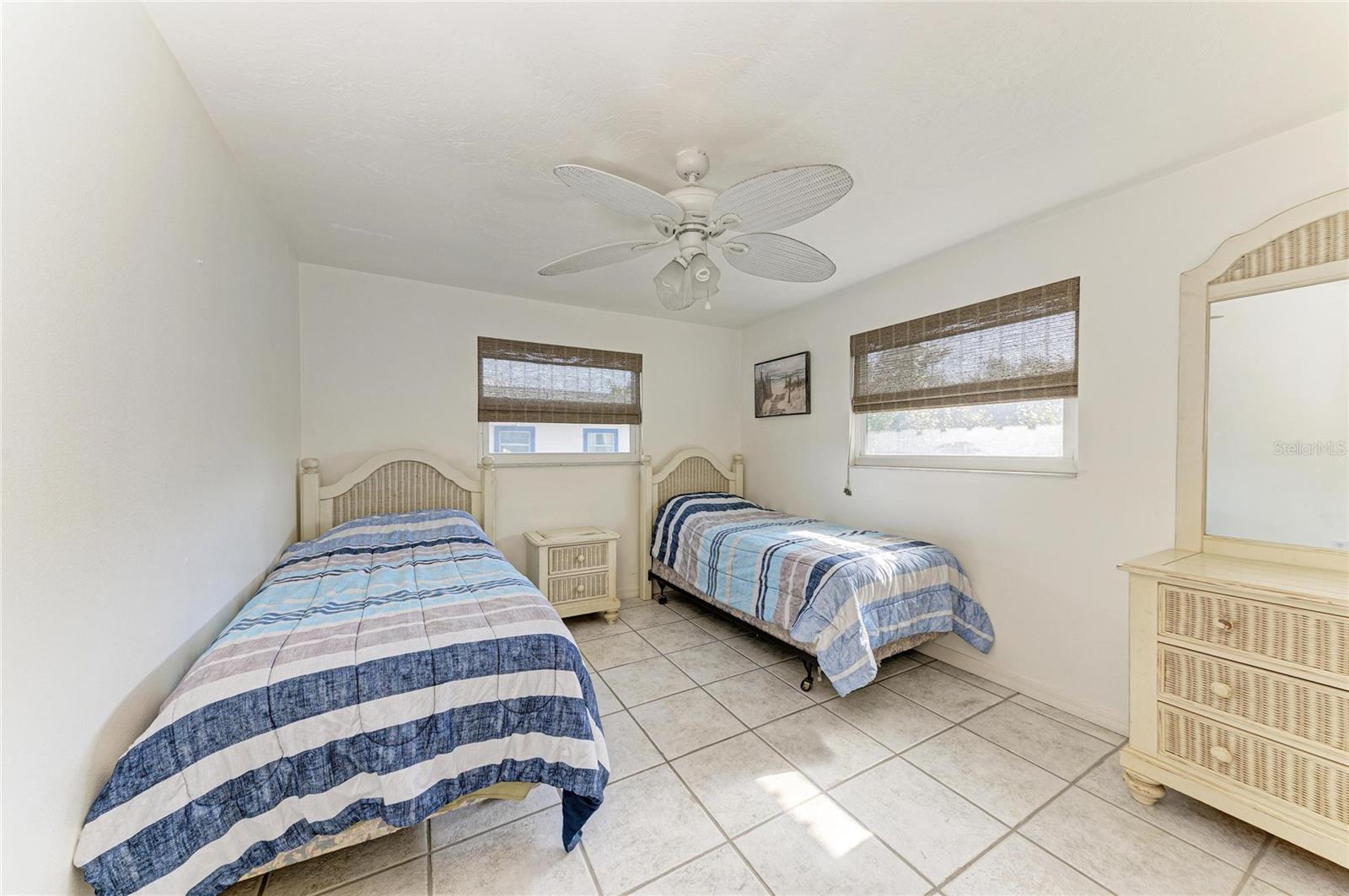 872 NORTH SHORE DR — photo 17