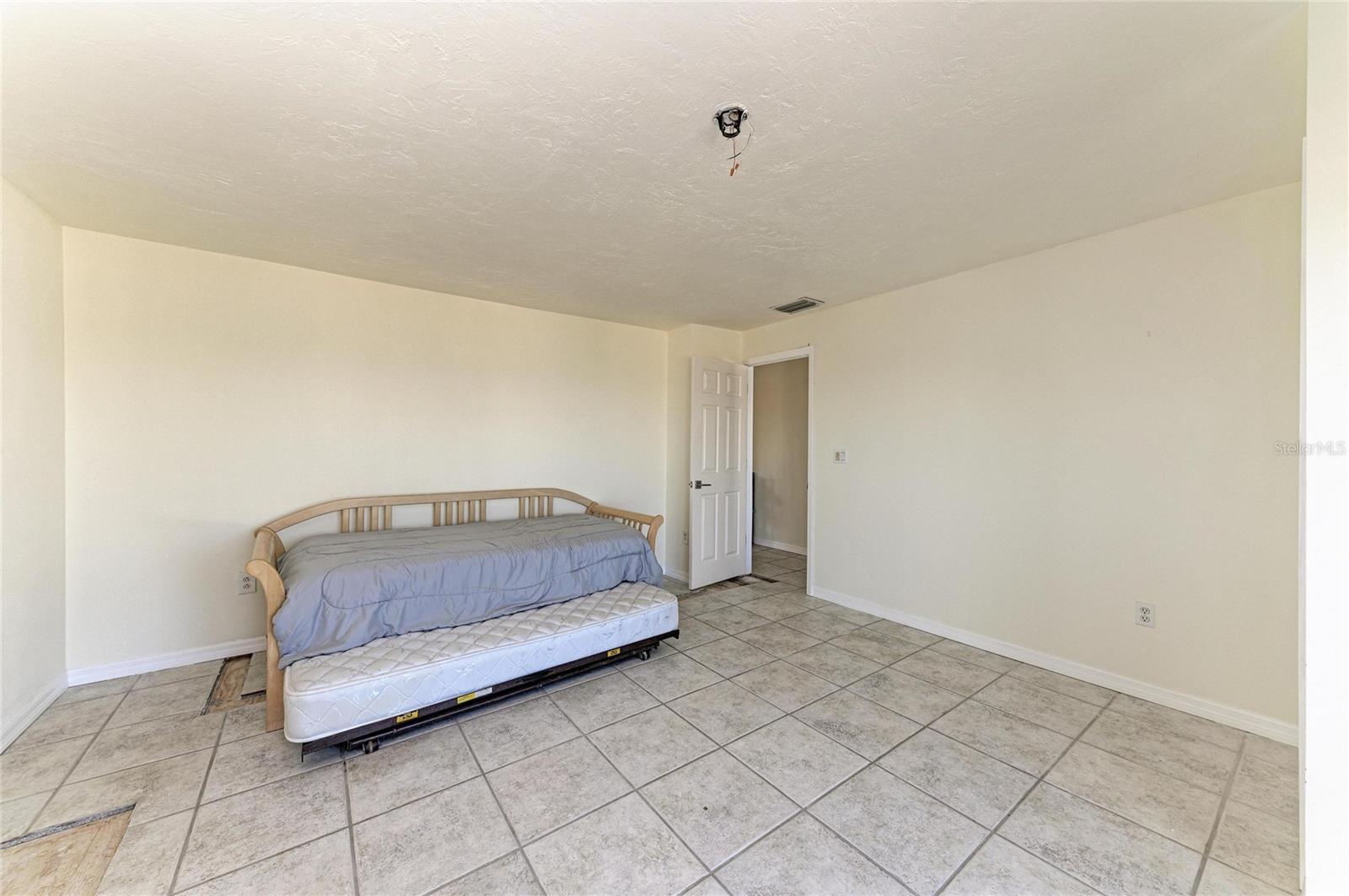872 NORTH SHORE DR — photo 27