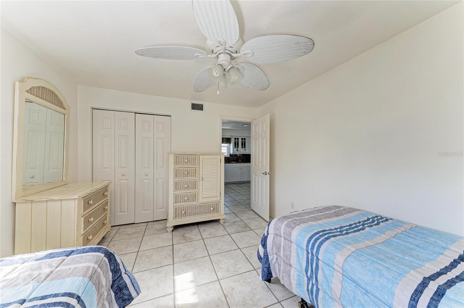 872 NORTH SHORE DR — photo 18