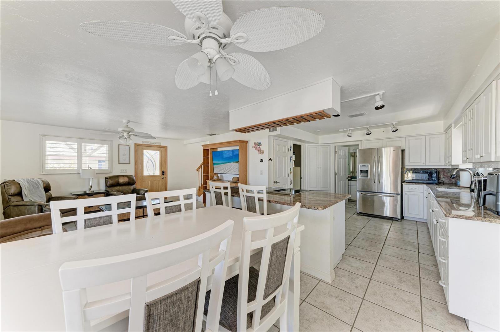 872 NORTH SHORE DR — photo 10
