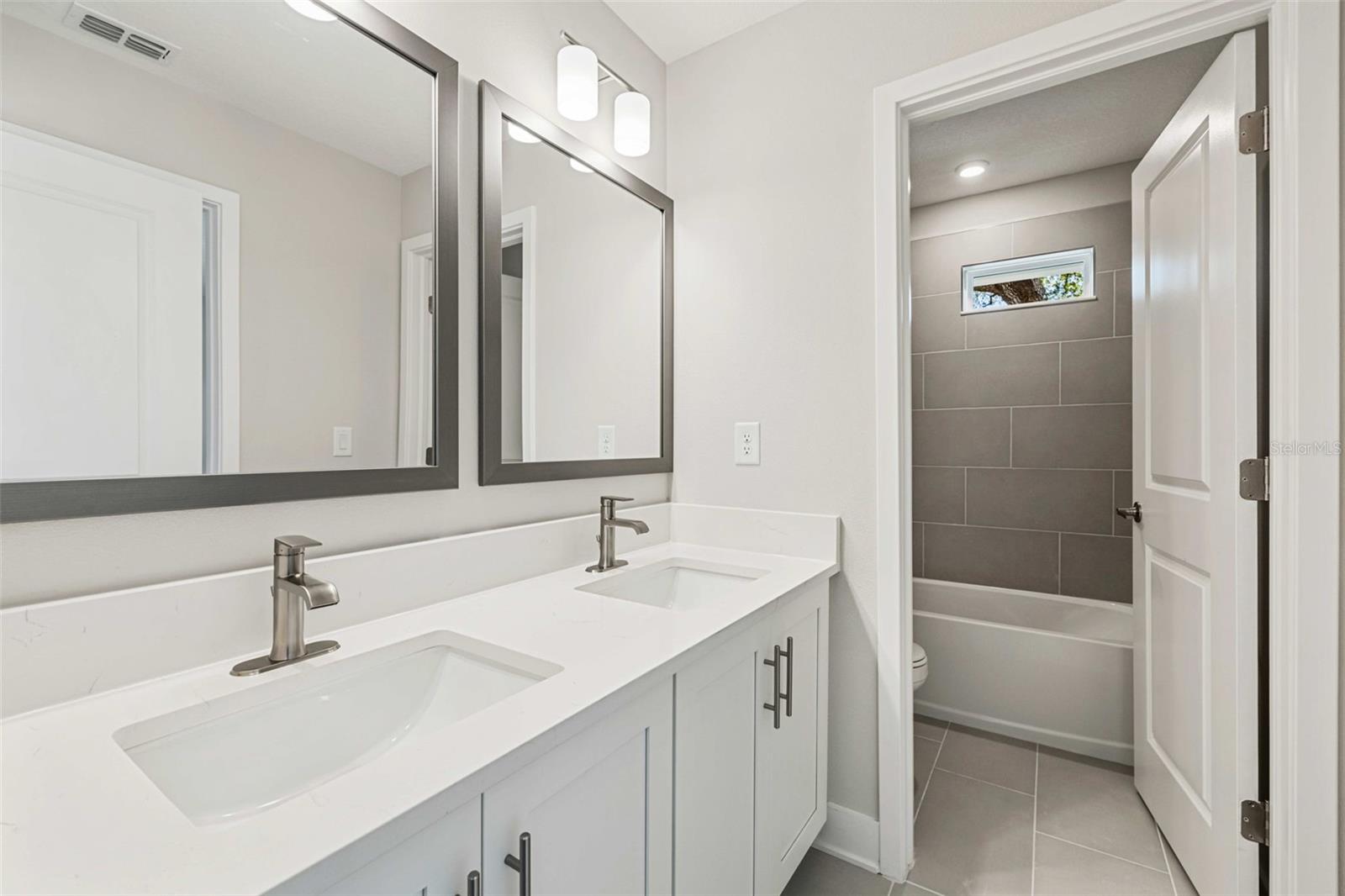 1005 W CYPRESS ST #1 — photo 15