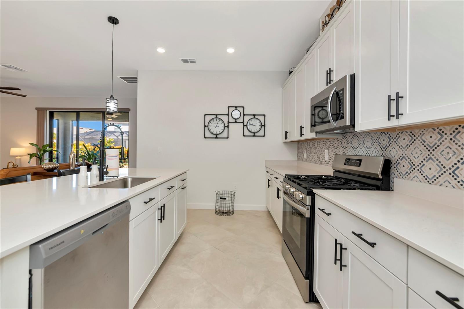 15135 OXFORD GREY DR — photo 23