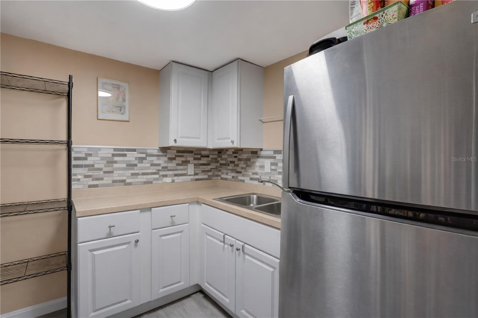 316 W COLUMBUS DR — photo 29