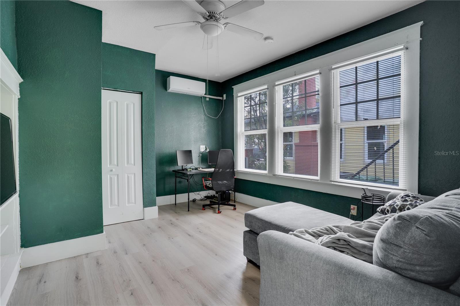 316 W COLUMBUS DR — photo 21
