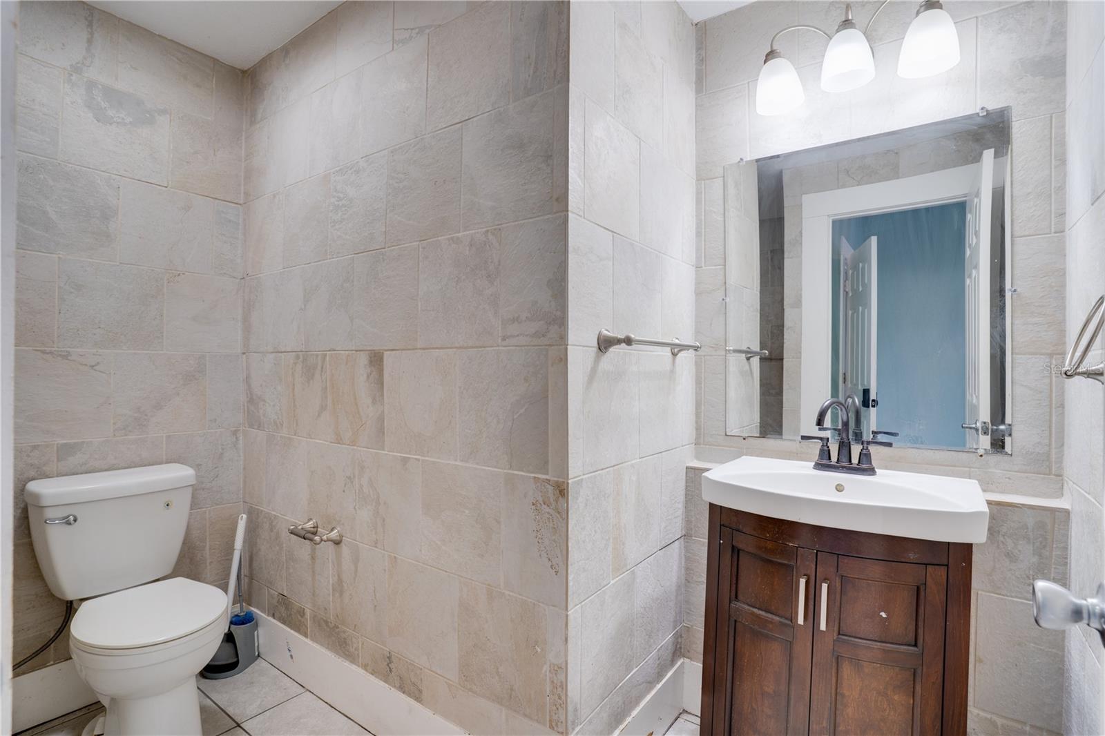 316 W COLUMBUS DR — photo 15