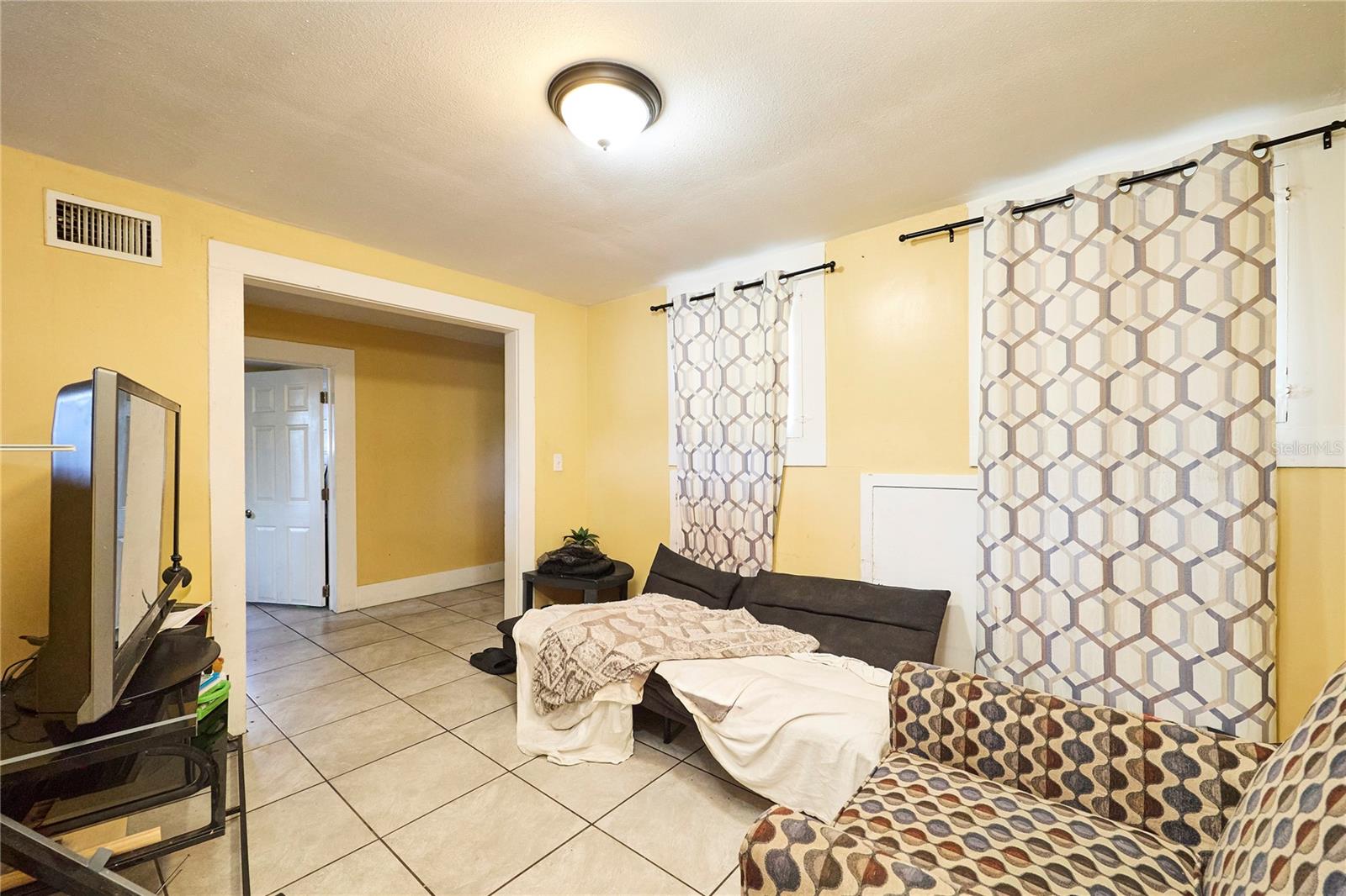 316 W COLUMBUS DR — photo 34