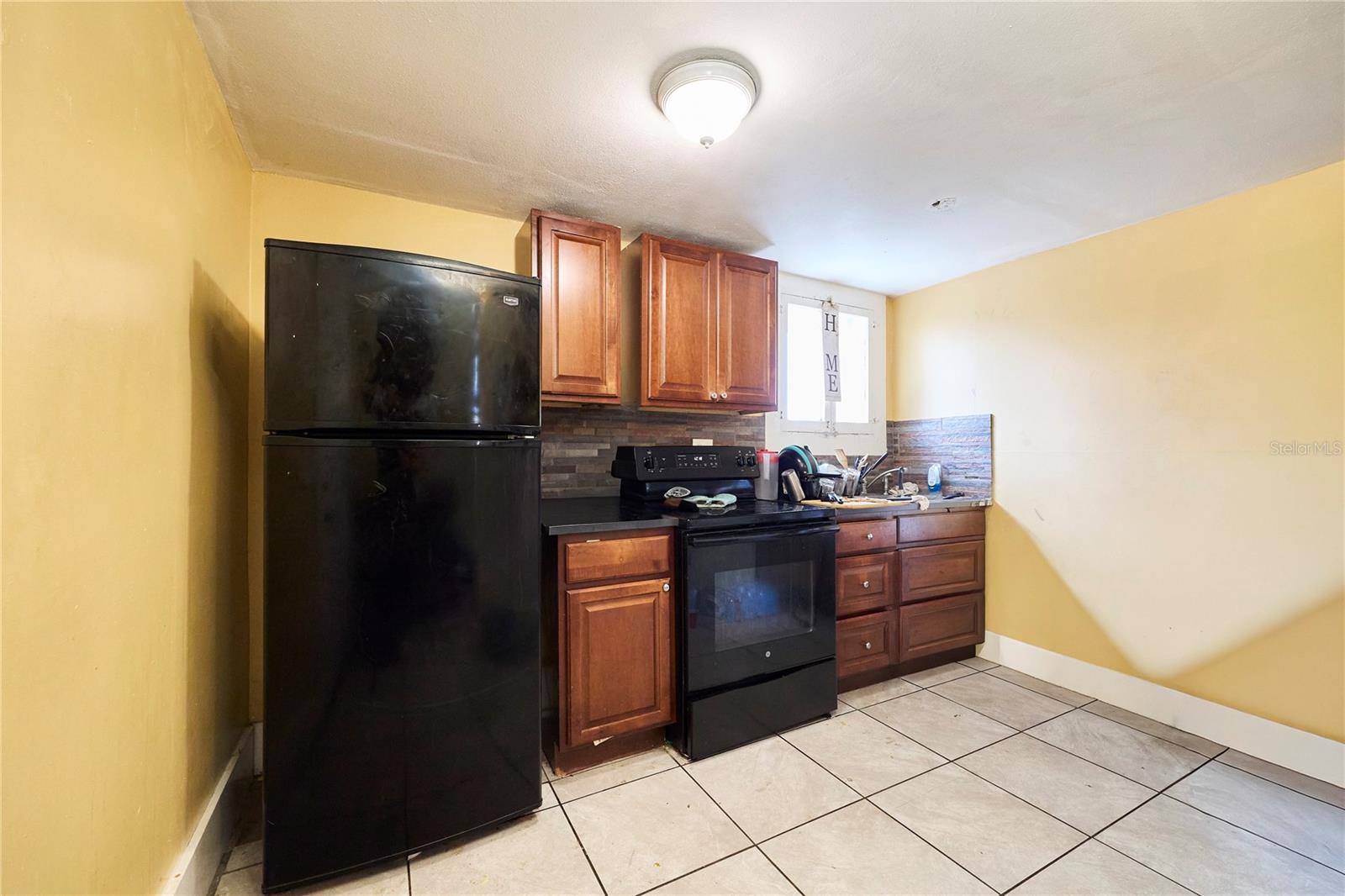 316 W COLUMBUS DR — photo 33
