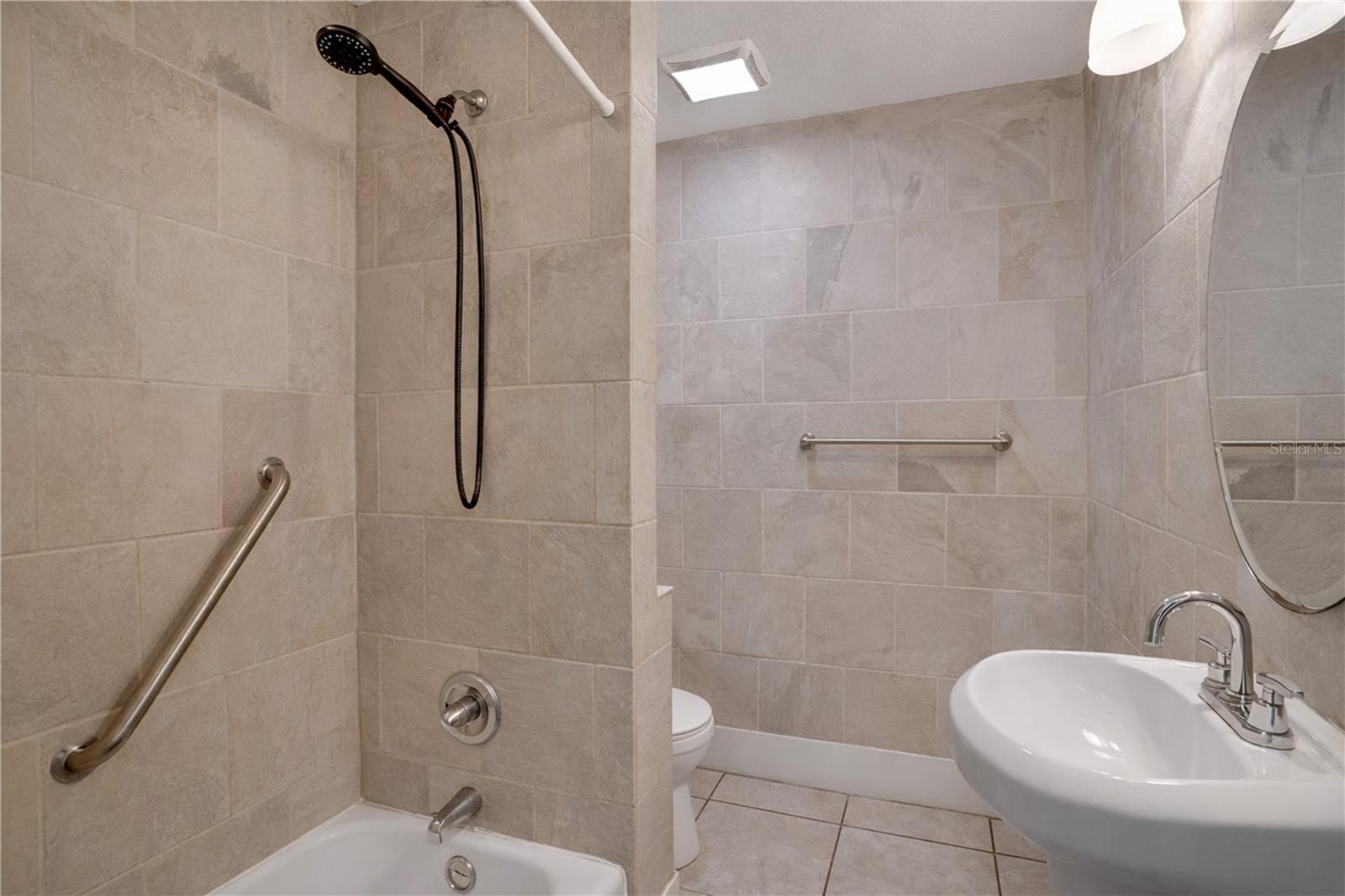 316 W COLUMBUS DR — photo 12