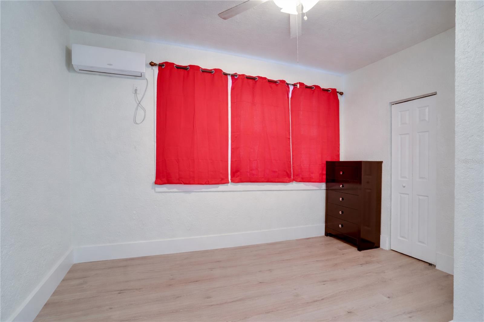 316 W COLUMBUS DR — photo 23