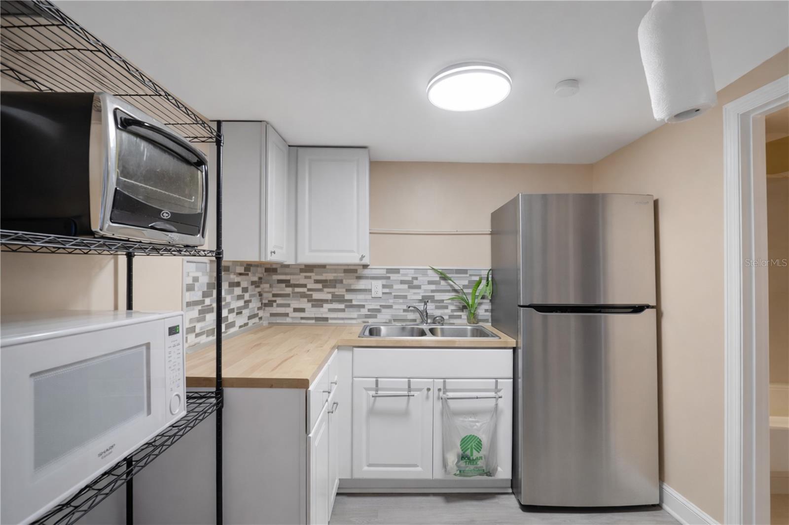 316 W COLUMBUS DR — photo 28