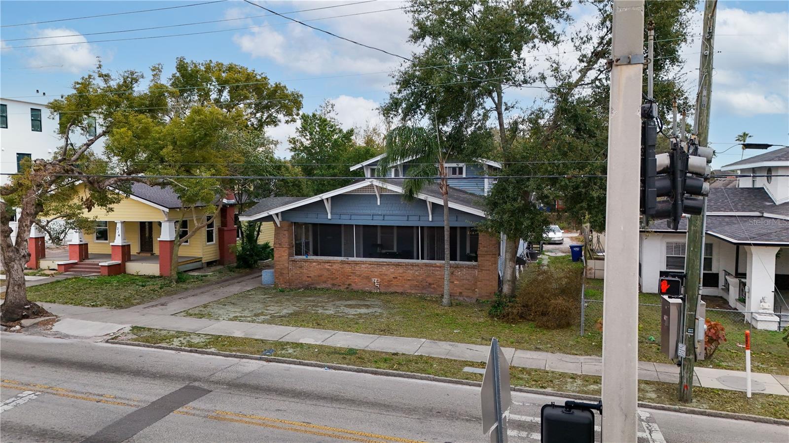 316 W COLUMBUS DR — photo 2