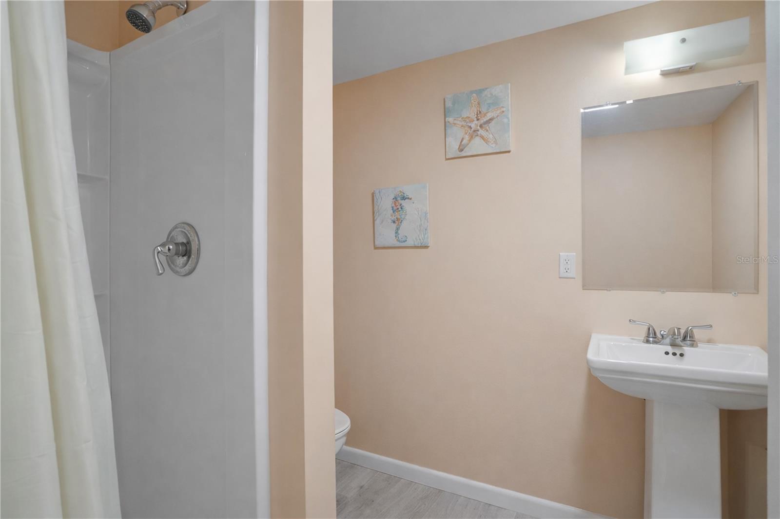 316 W COLUMBUS DR — photo 30
