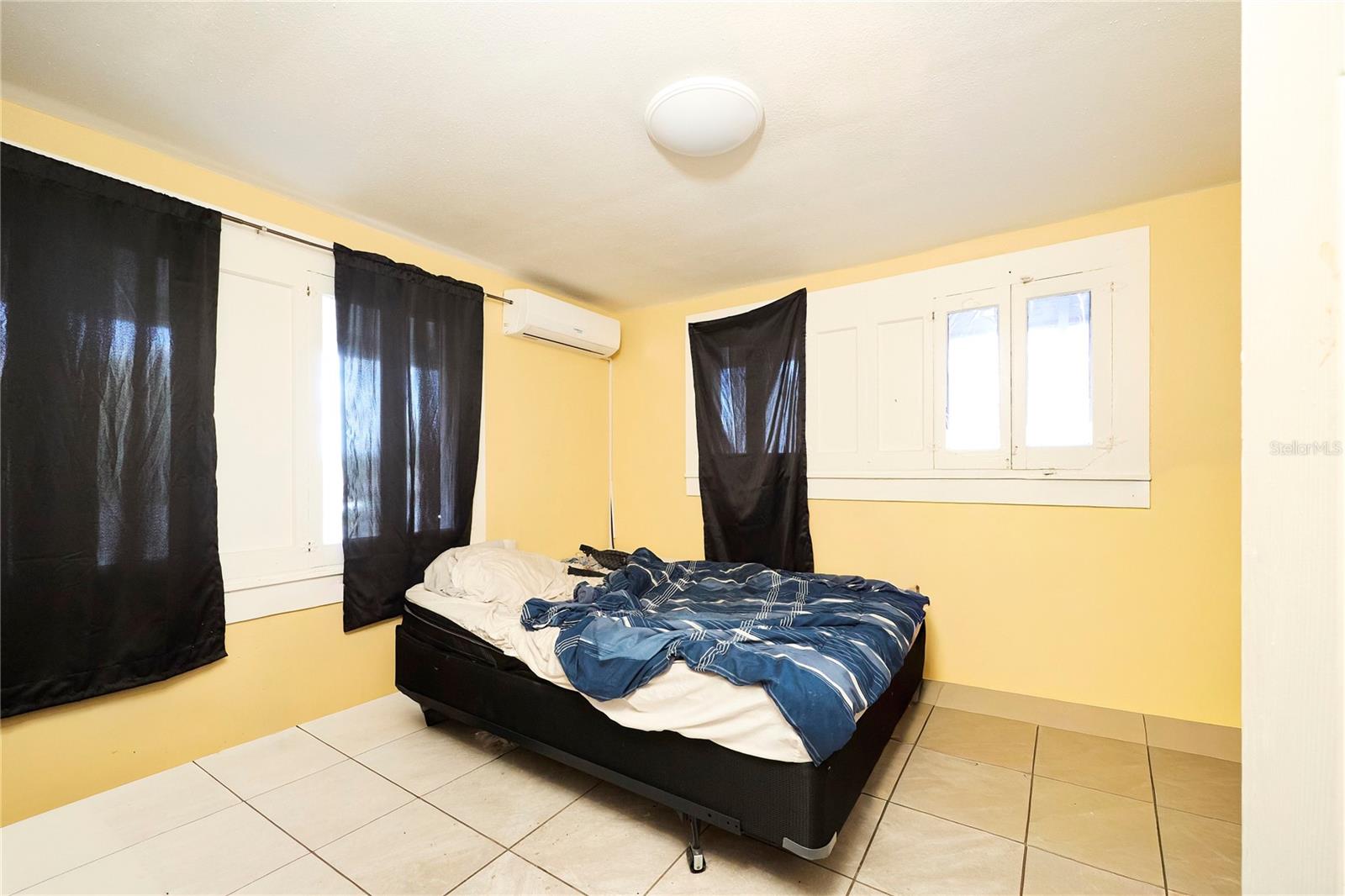 316 W COLUMBUS DR — photo 36