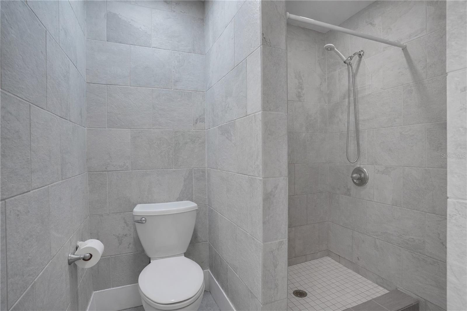 316 W COLUMBUS DR — photo 25