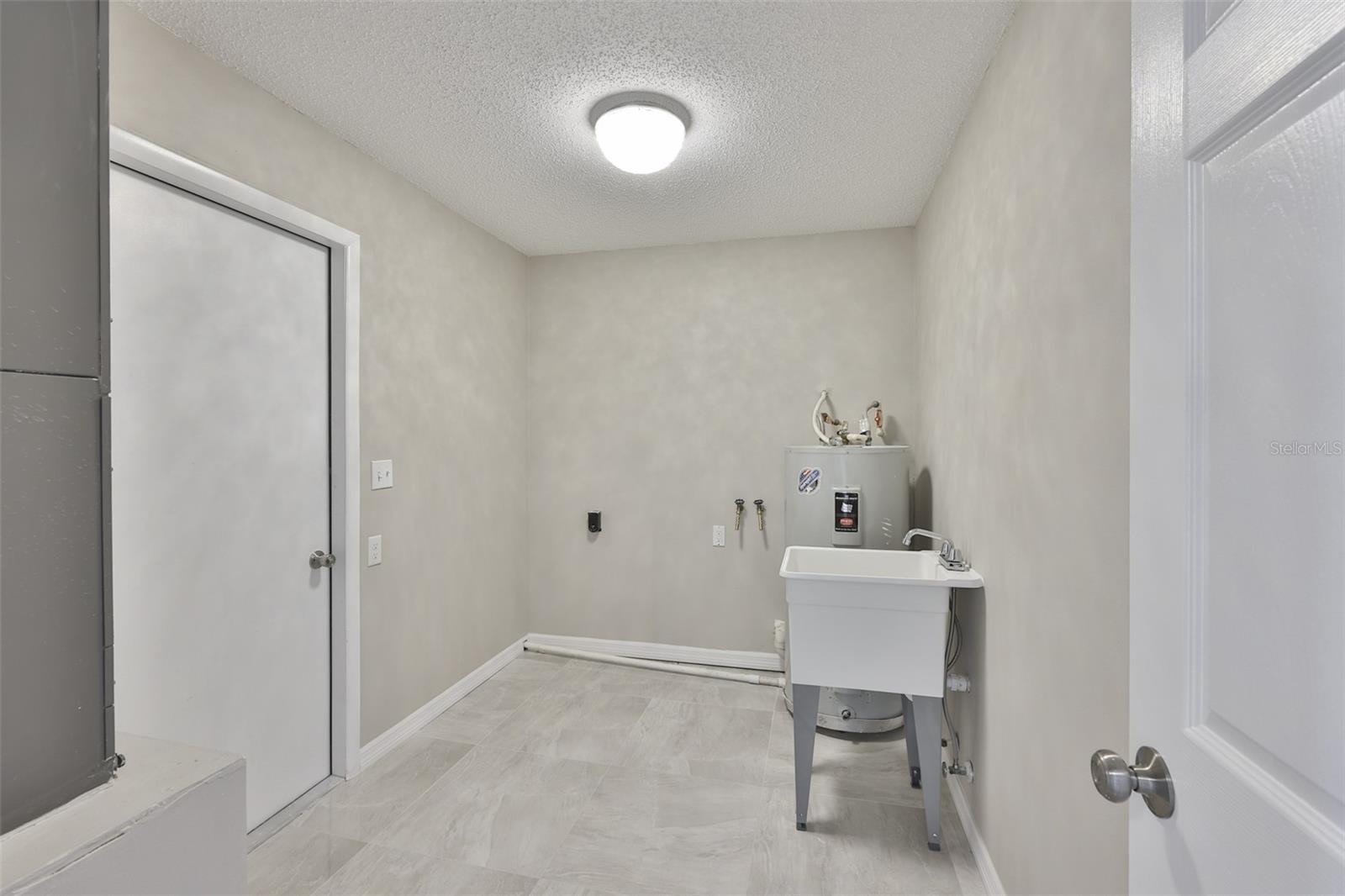 6523 KING PALM WAY — photo 28