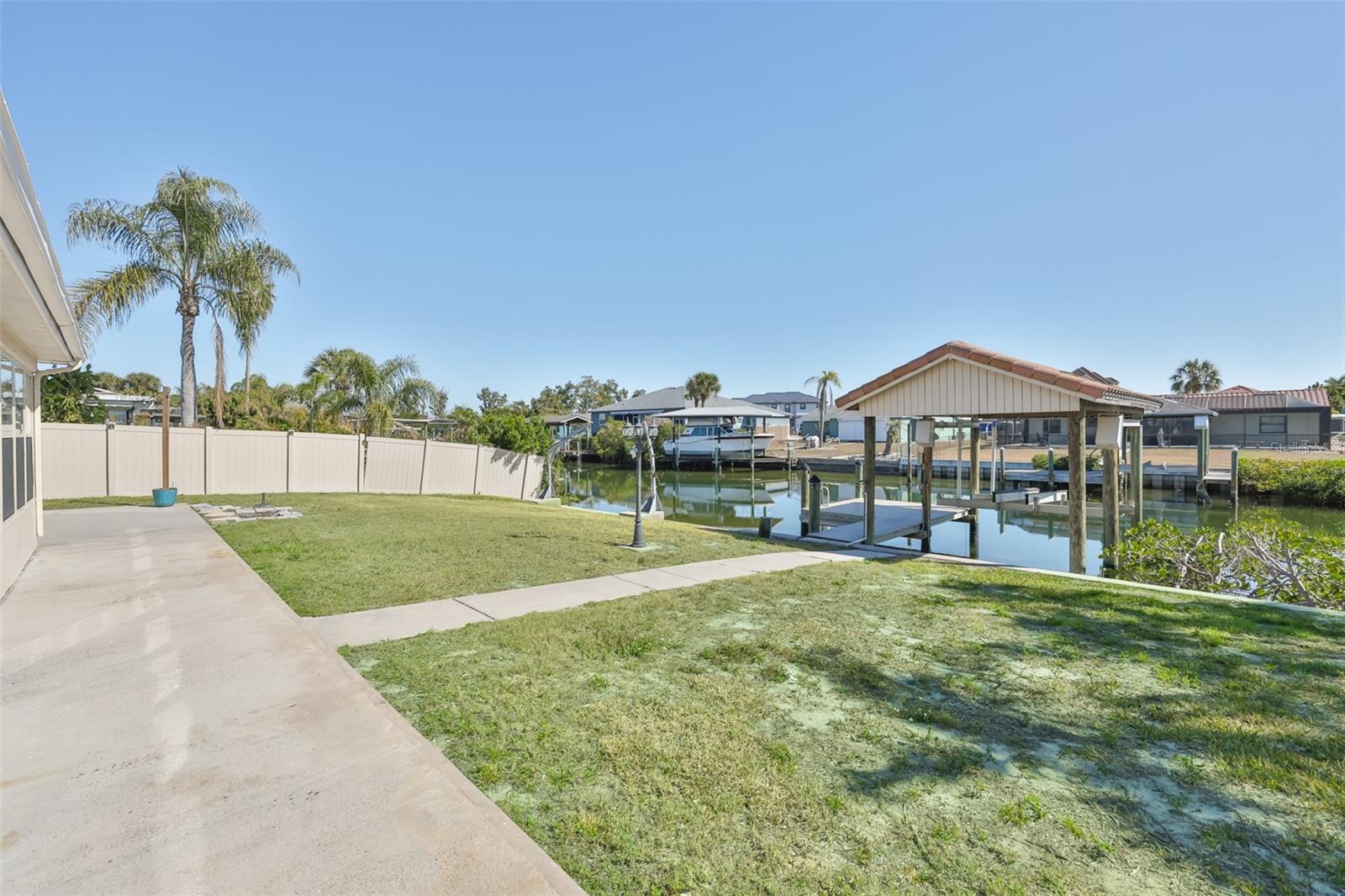 6523 KING PALM WAY — photo 52
