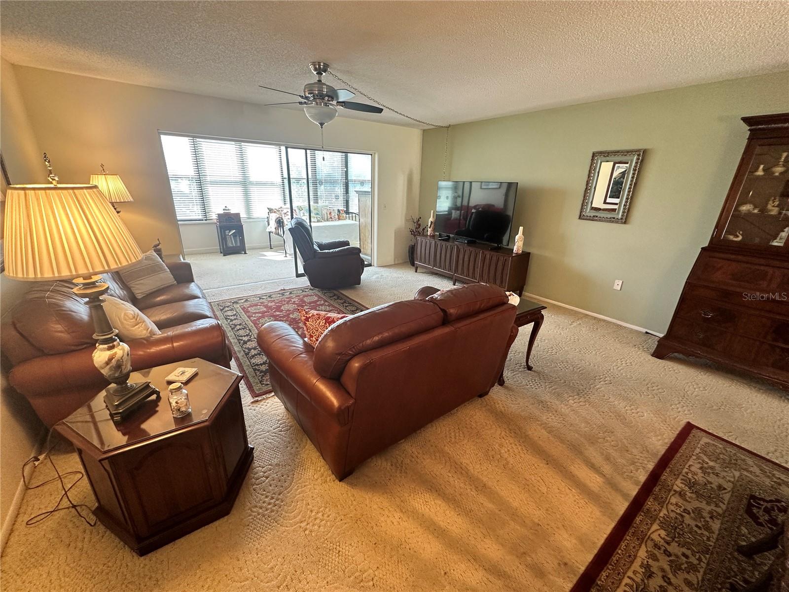 577 LAKESIDE DR — photo 8