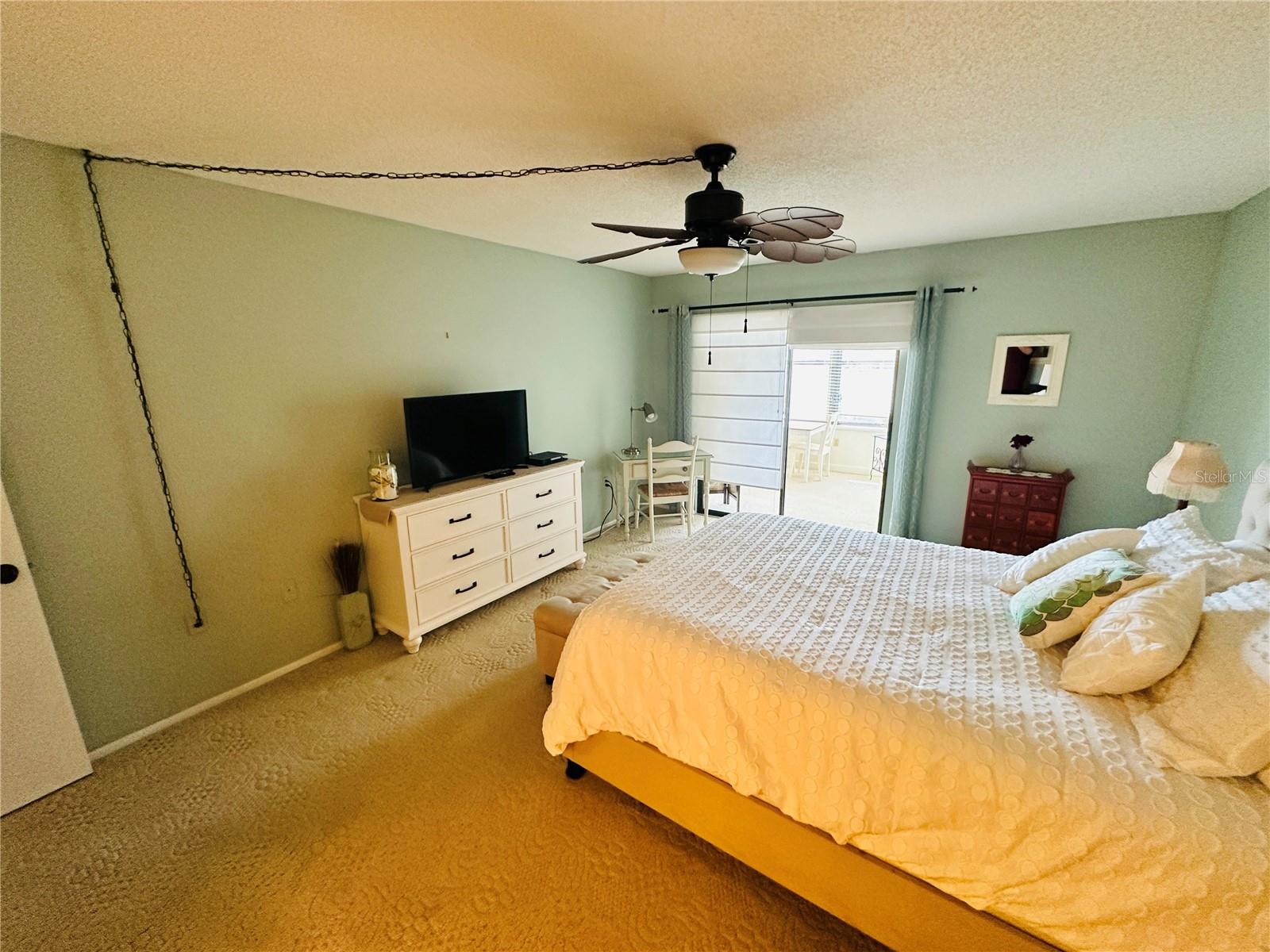 577 LAKESIDE DR — photo 15