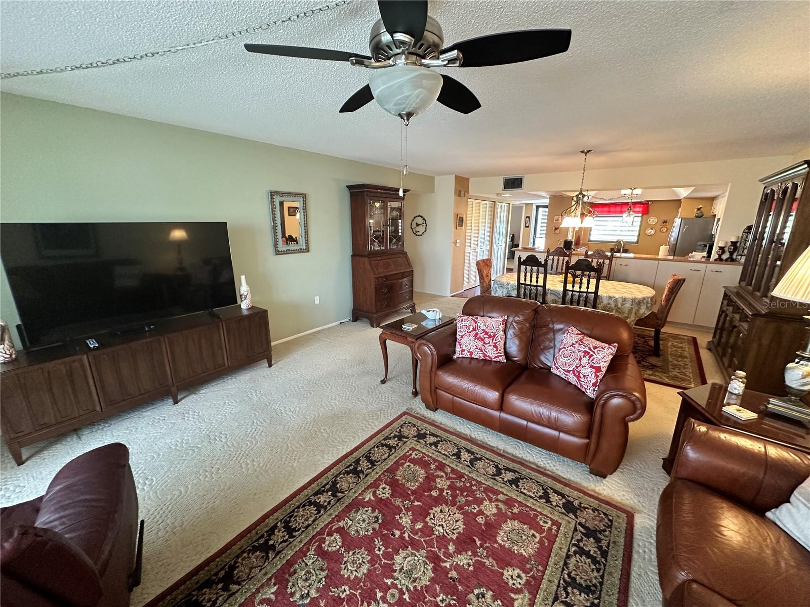 577 LAKESIDE DR — photo 10
