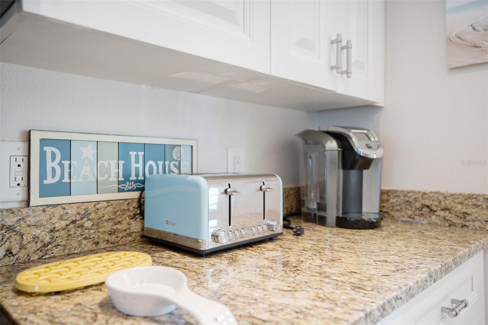 2051 ROSELAWN ST — photo 8