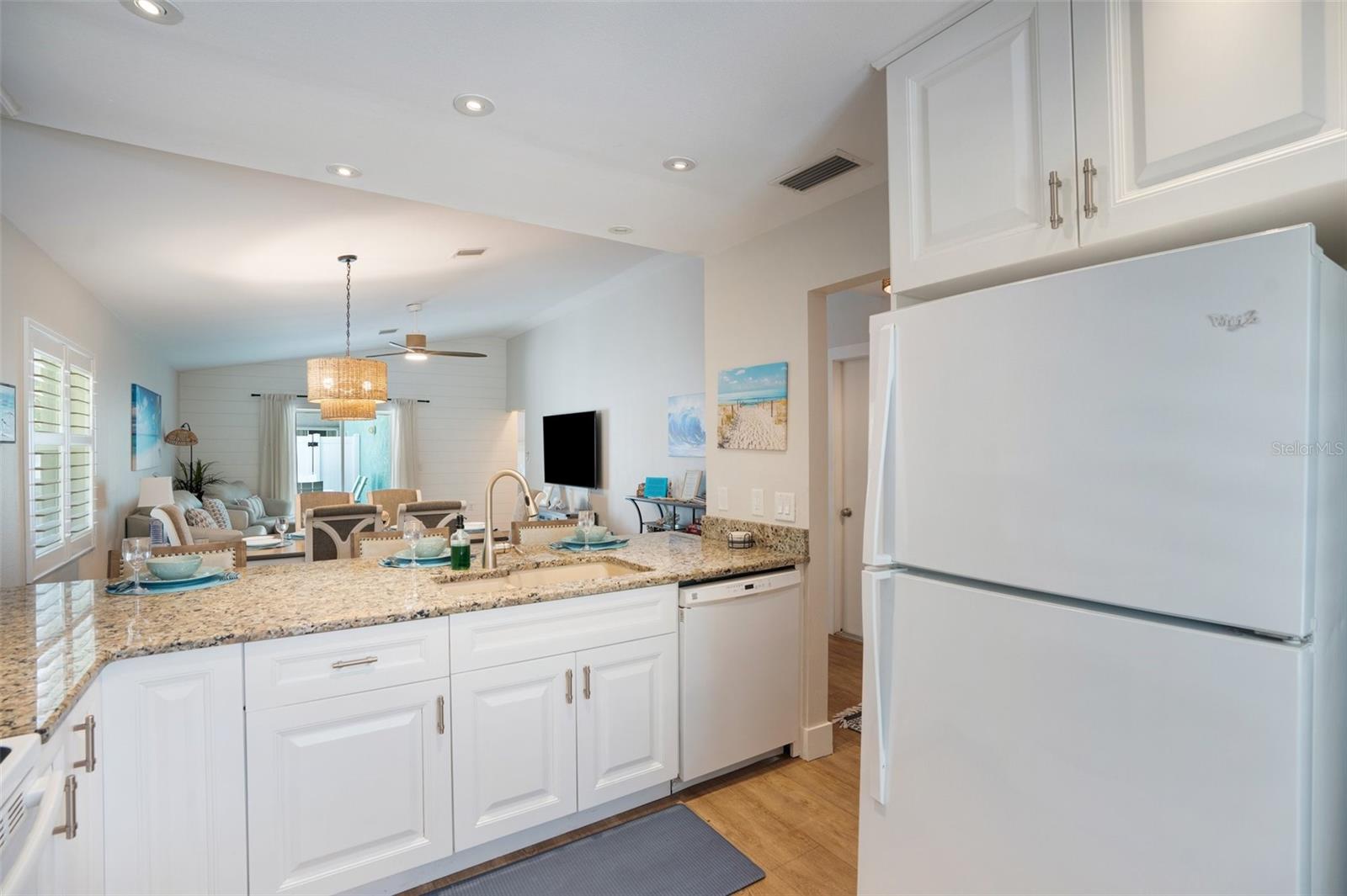 2051 ROSELAWN ST — photo 42