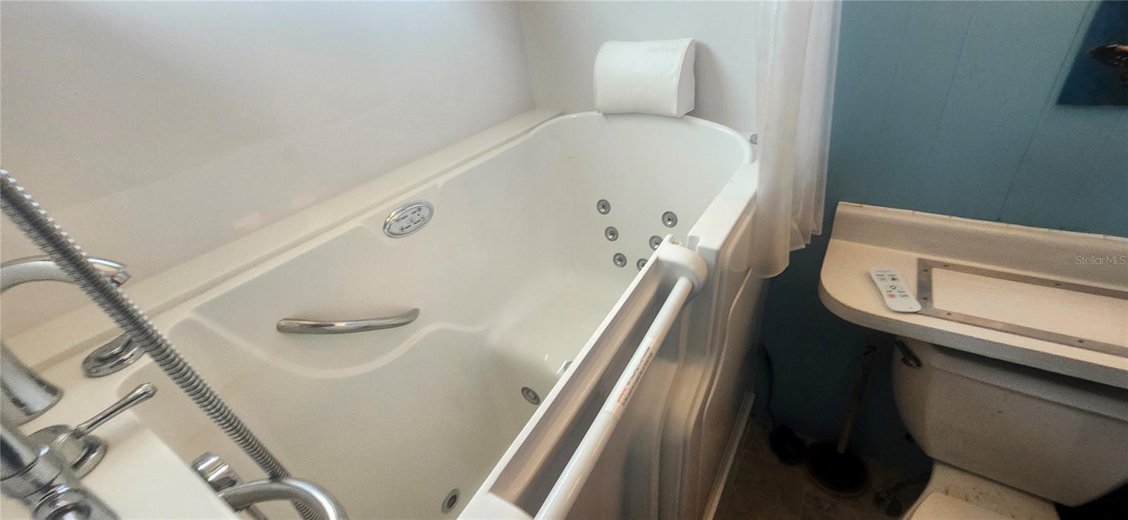 3229 TIKI DR — photo 10