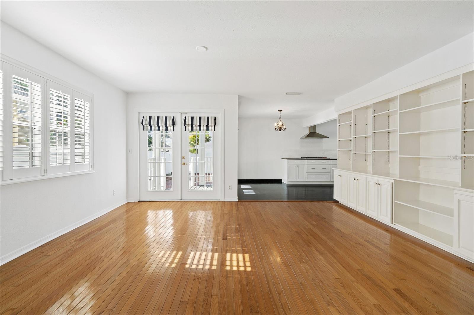 325 17TH AVE NE — photo 8