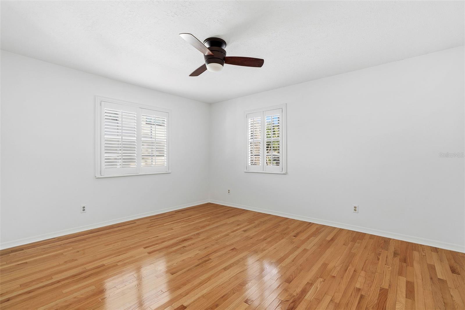 325 17TH AVE NE — photo 26