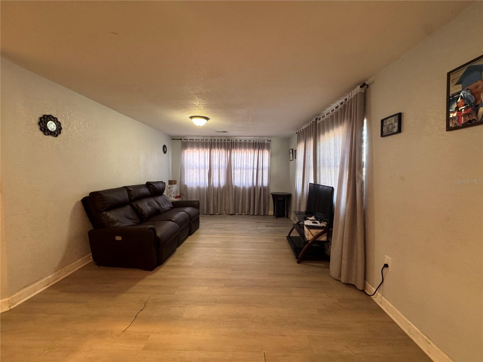 7647 SHANNON LN — photo 3