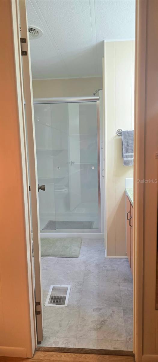 40 CONCORD LN — photo 17