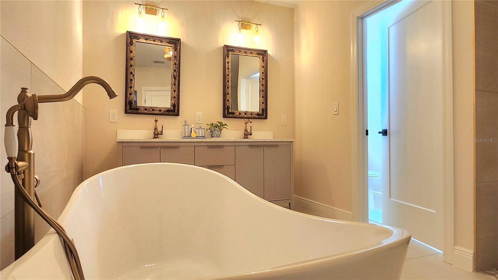 5324 JOBETH DR — photo 44