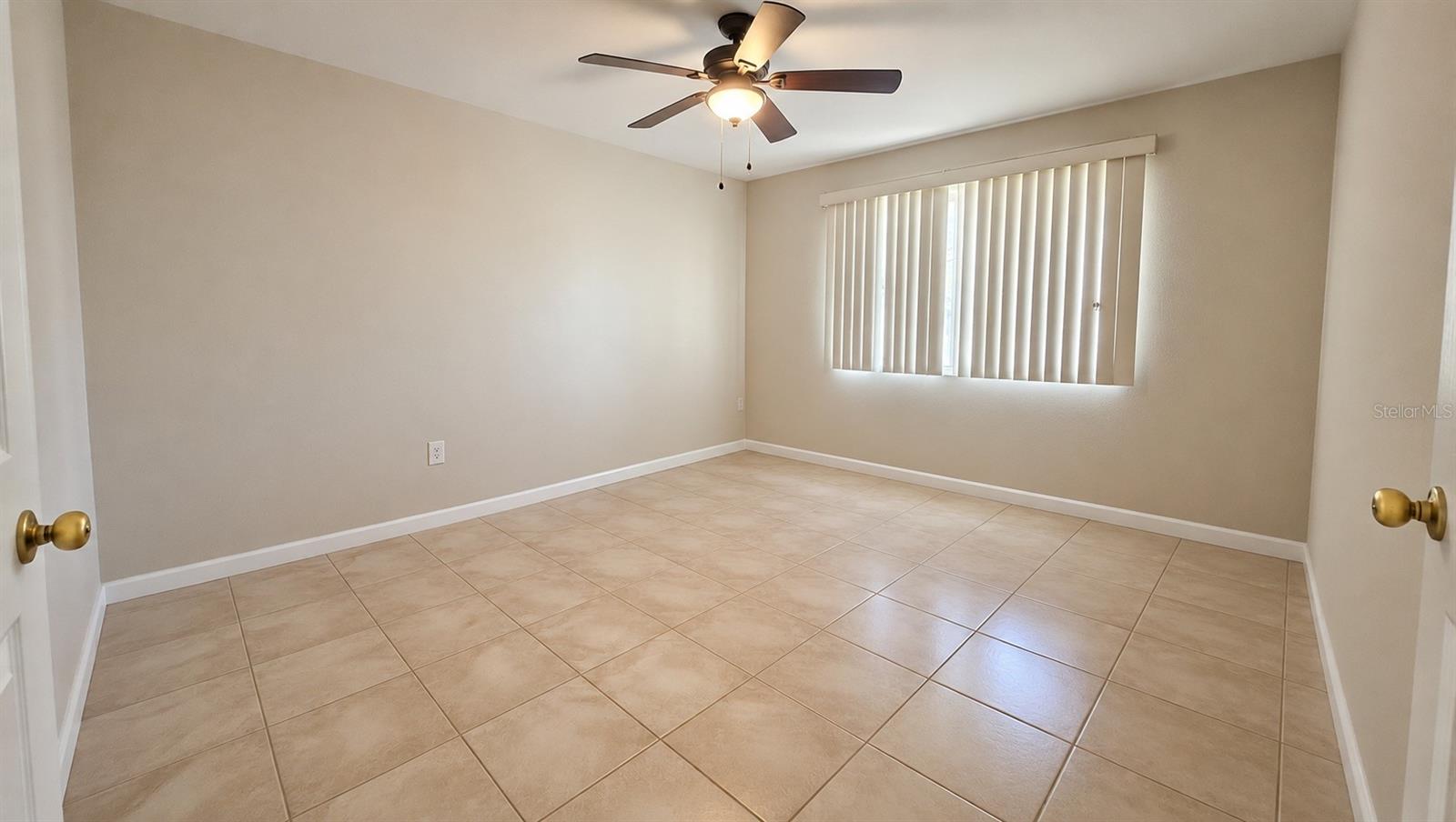 4033 NEWCASTLE DR — photo 10