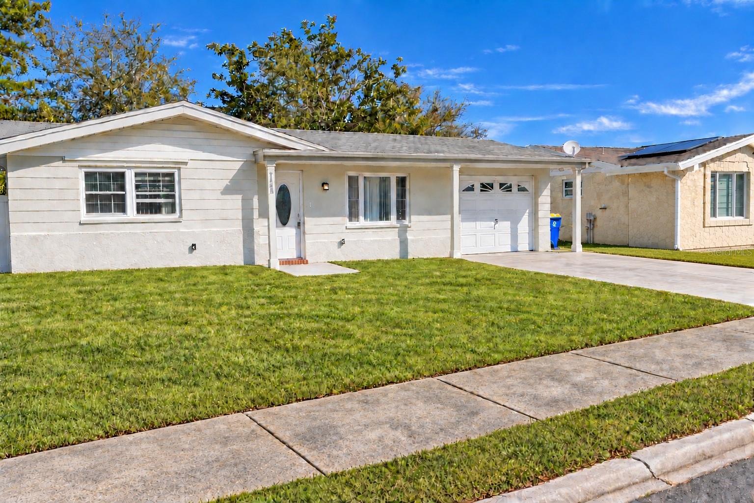 4033 NEWCASTLE DR — photo 2